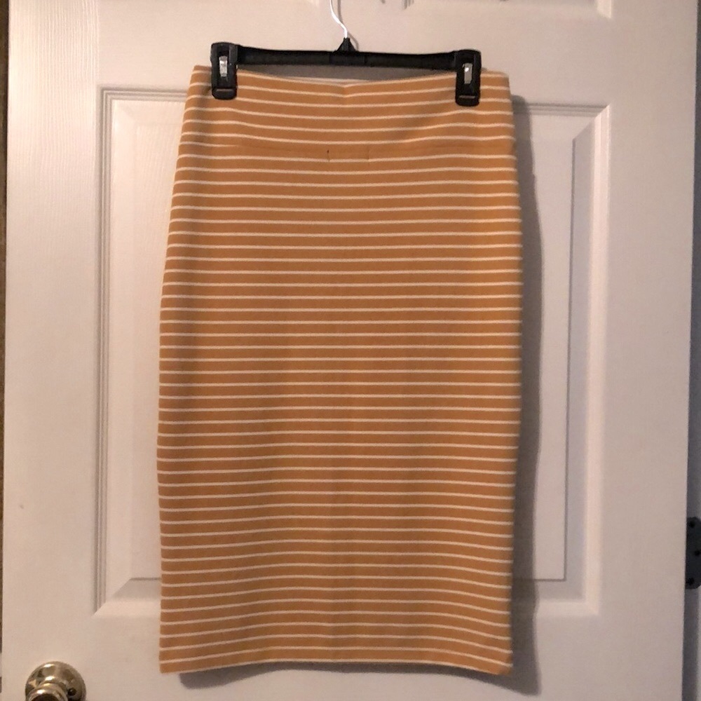 L/N Super Cute Fitted Stretch Midi Skirt - Sz L